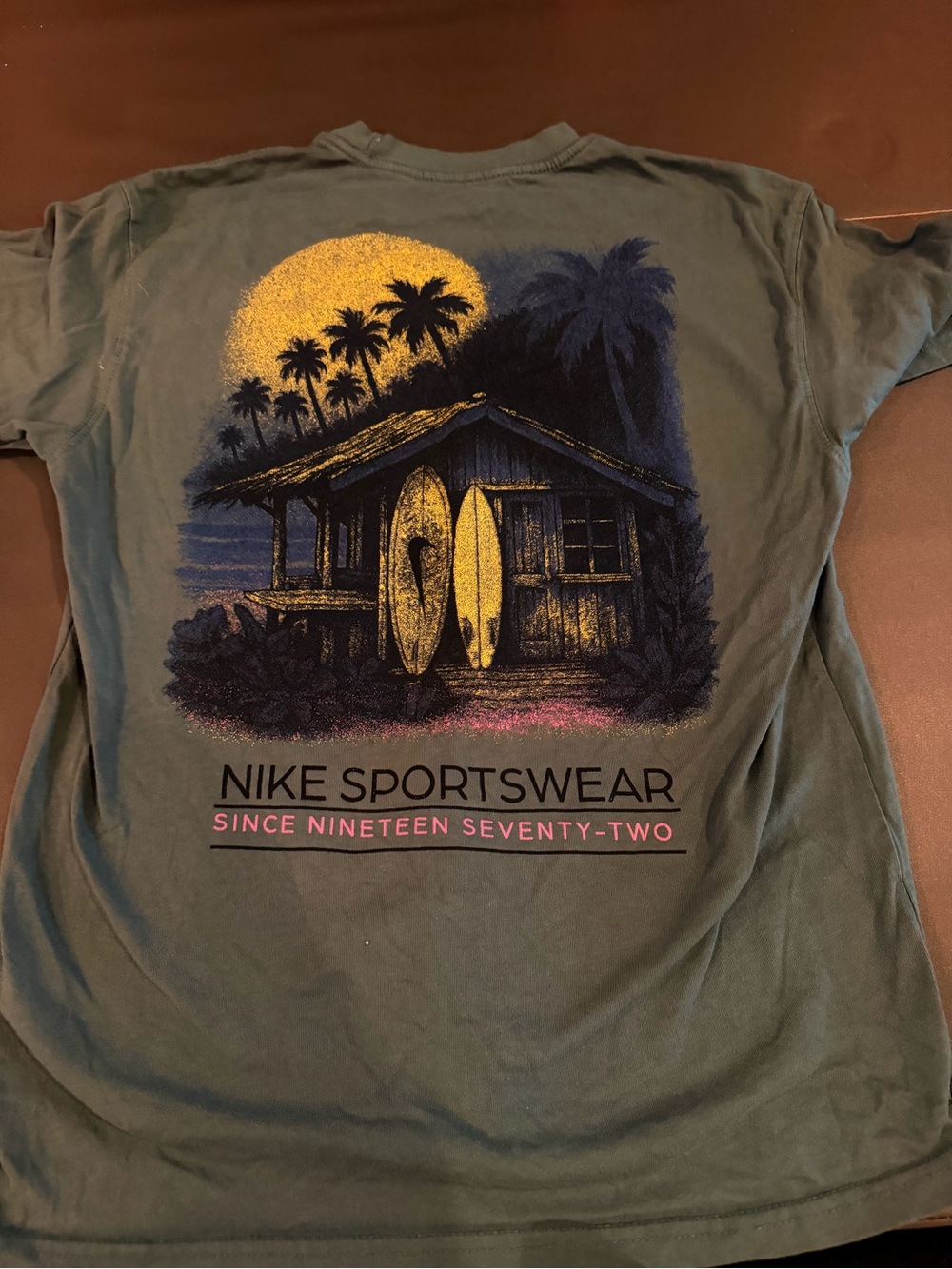 Nike Sportswear Since Nineteen Seventy-Two Surf Shack Graphic T-Shirt Green &